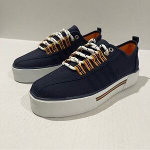 Women’s Fashion Bug Blue & White Platform Shoes Size 8.5 US!